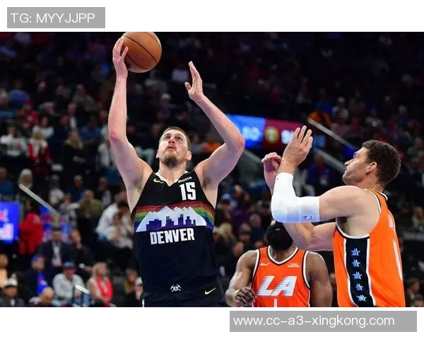 约基奇三节高效表现砍下20分8板10助助球队稳居领先正负值8展现全能实力 约基奇三节高效表现砍下20分8板10助助球队稳居领先正负值8展现全能实力